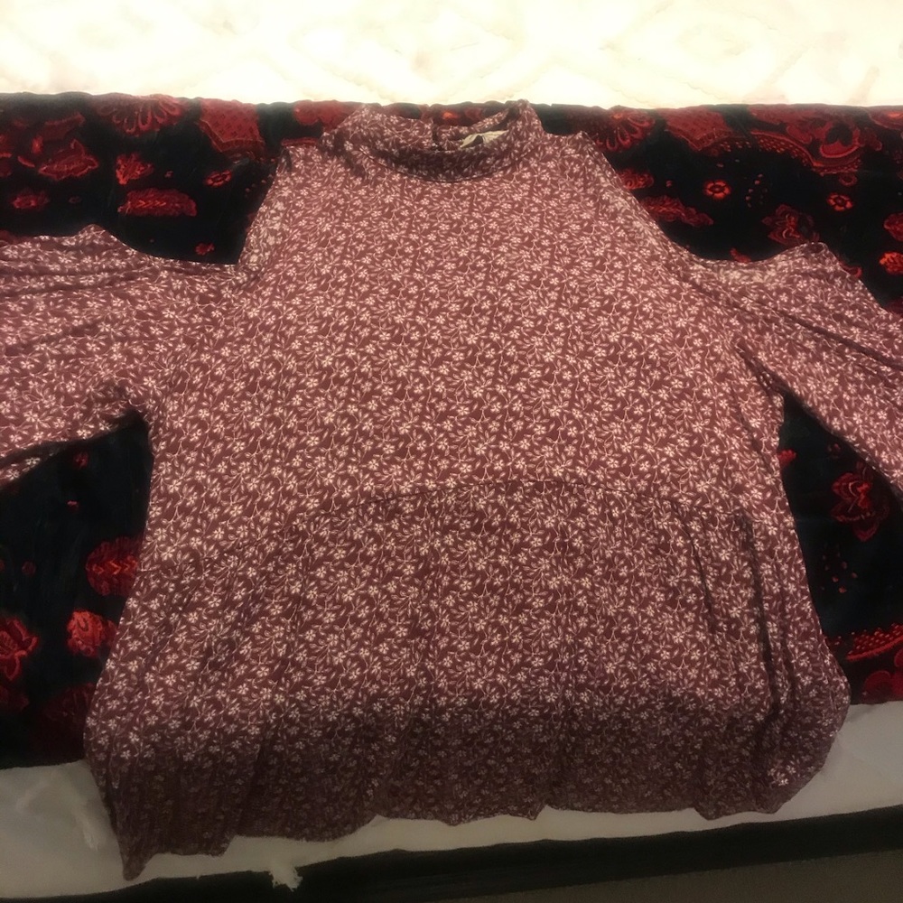 american eagle flowy cold shoulder top